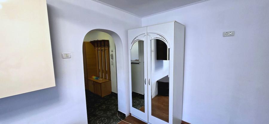 Apartament cu 3 camere decomandat, mobilat în Crângași