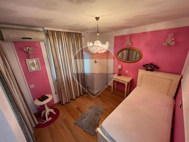 Casă cu 5 camere cu Teren 273 Mp în Butimanu