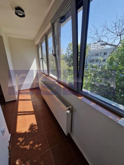 Apartament cu 3 camere semidecomandat în Titan