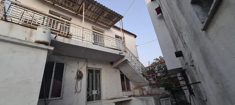 Casă cu Teren 30 Mp în Central