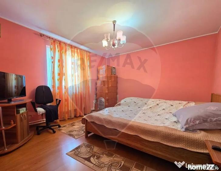 Casă cu 4 camere cu Teren 3405 Mp în Suraia