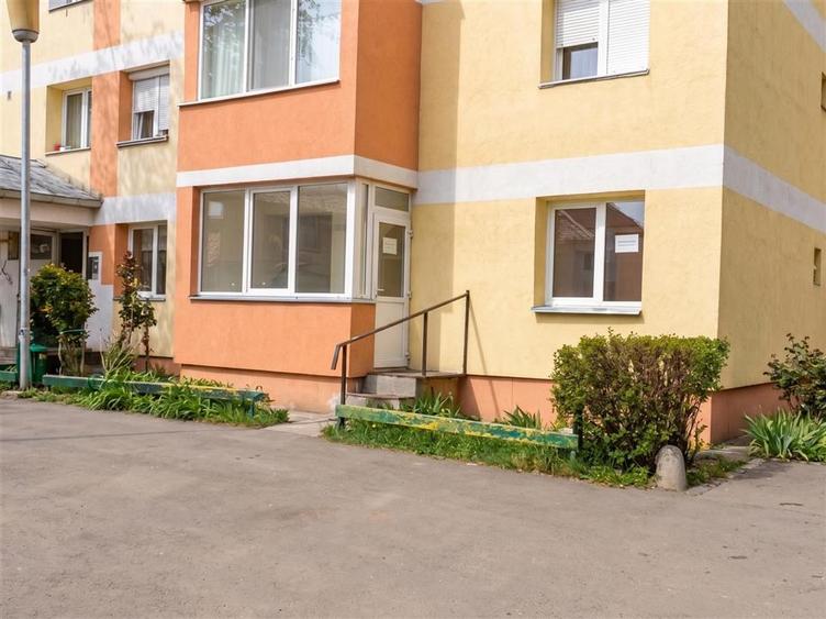 Spațiu comercial, de 45 mp, în Central