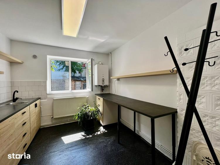 Casă cu 5 camere cu Teren 400 Mp în Păcurari