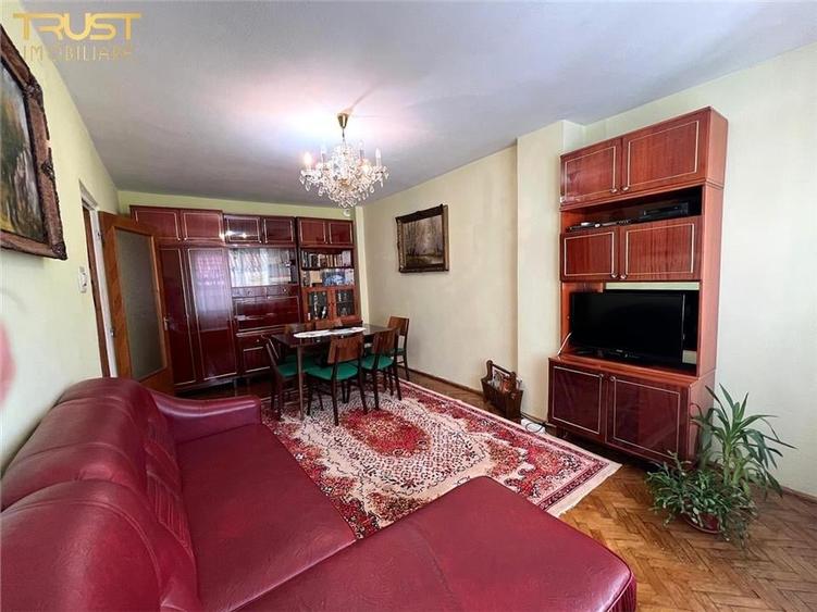 Apartament cu 3 camere decomandat, mobilat în Ultracentral