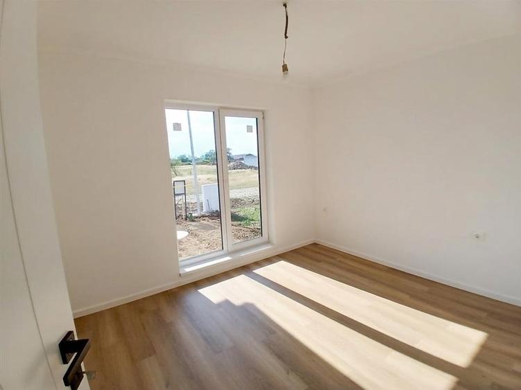 Casă cu 4 camere cu Teren 500 Mp în Sântandrei