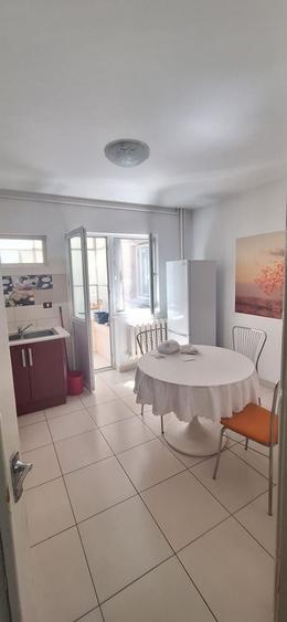 Apartament cu 4 camere decomandat în Universitate