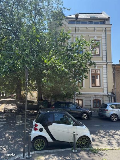 Casă cu 4 camere decomandat în Romană