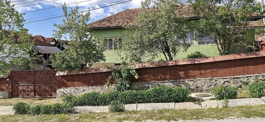 Casă cu 4 camere cu Teren 1972 Mp în Glodeni