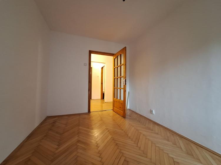 Apartament cu 4 camere decomandat, mobilat în Freidorf