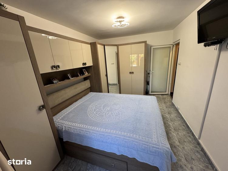 Apartament cu 4 camere decomandat în Micro 16