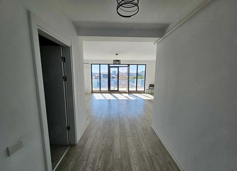 Apartament cu 3 camere semidecomandat în Matei Voievod