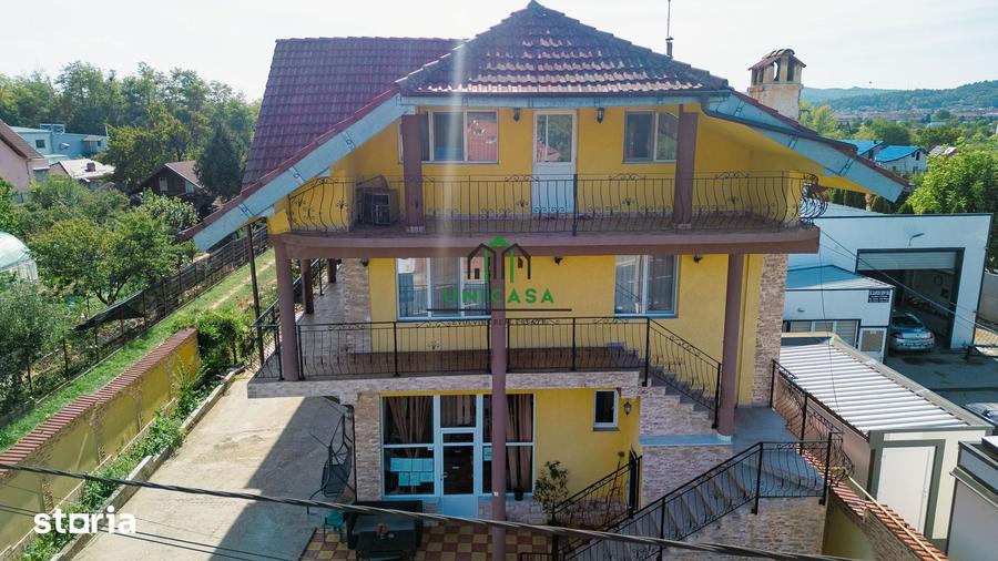 Casă cu 10 camere cu Teren 1500 Mp în Goranu