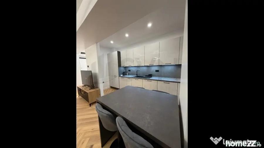 Apartament cu 2 camere semidecomandat în Victoriei