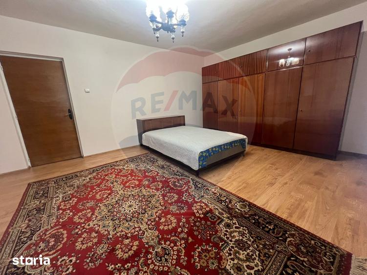 Casă cu 6 camere cu Teren 276 Mp în Păulești