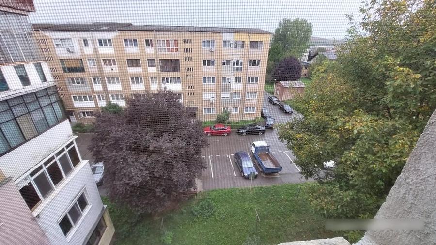 Apartament cu 3 camere semidecomandat în Est