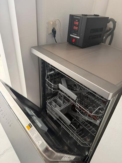 Apartament cu 4 camere semidecomandat, mobilat în Universitate