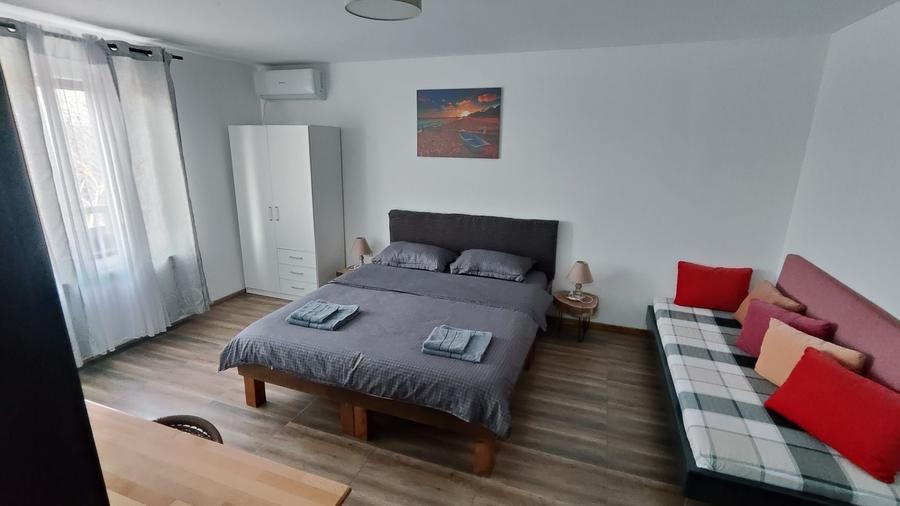 Apartament cu 3 camere decomandat în 23 August