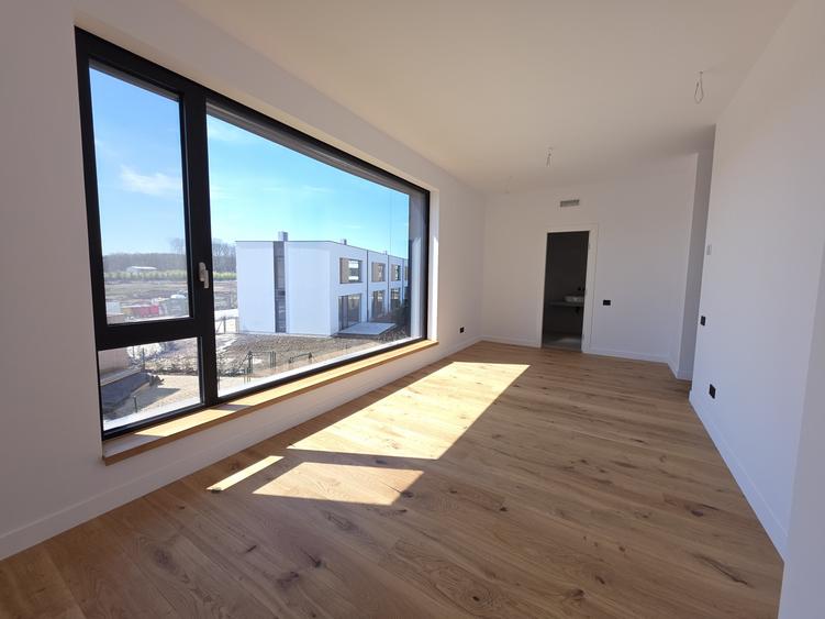 Duplex cu 5 camere cu Canalizare în Tunari