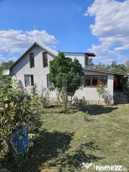 Casă cu 5 camere cu Teren 524 Mp în Găești