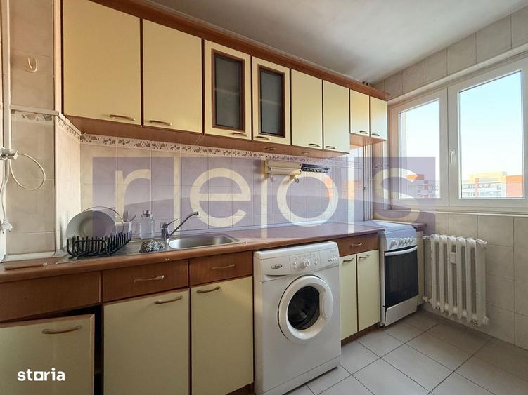 Apartament cu 3 camere semidecomandat, mobilat în Dristor
