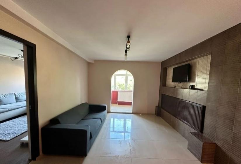 Apartament cu 3 camere decomandat în Nicolina