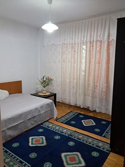 Apartament cu 3 camere decomandat în Exterior Vest