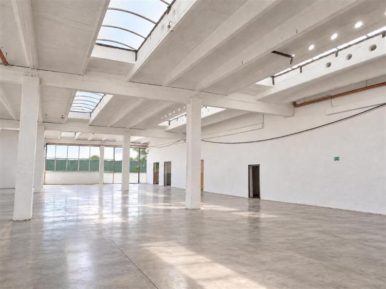 Spațiu comercial, de 2,300 mp, în Central