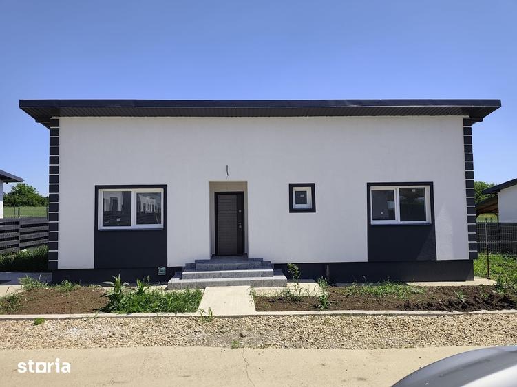 Casă cu 4 camere cu Teren 399 Mp în Crevedia