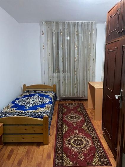 Apartament cu 3 camere decomandat în Exterior Vest