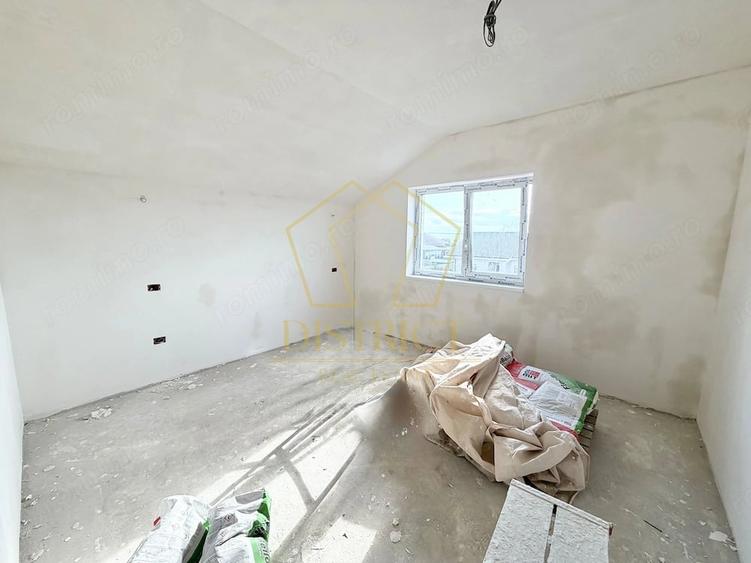 Casă cu 4 camere cu Teren 275 Mp în Urseni