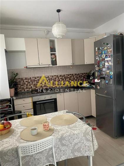 Apartament cu 3 camere decomandat, mobilat în Berceni