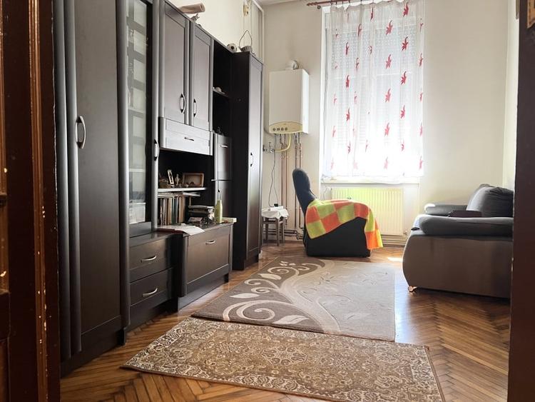 Apartament cu 4 camere semidecomandat, mobilat în Elisabetin