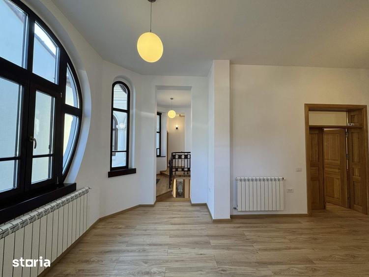 Casă cu 6 camere cu Teren 1000 Mp în Central