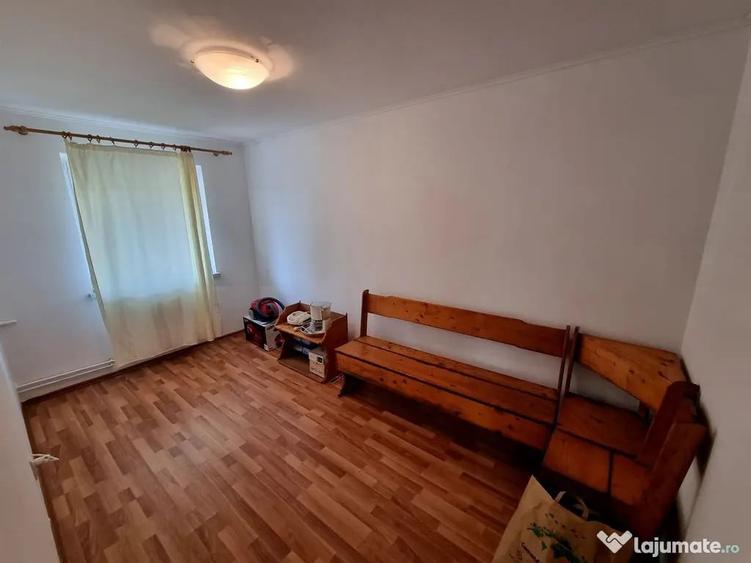 Apartament cu 4 camere decomandat în Ultracentral