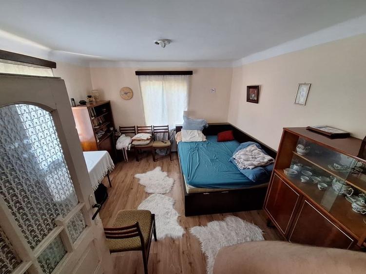 Casă cu 4 camere în Vânători