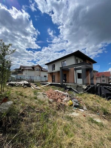 Casă individuală cu 4 camere cu Teren 571 Mp în Dezmir