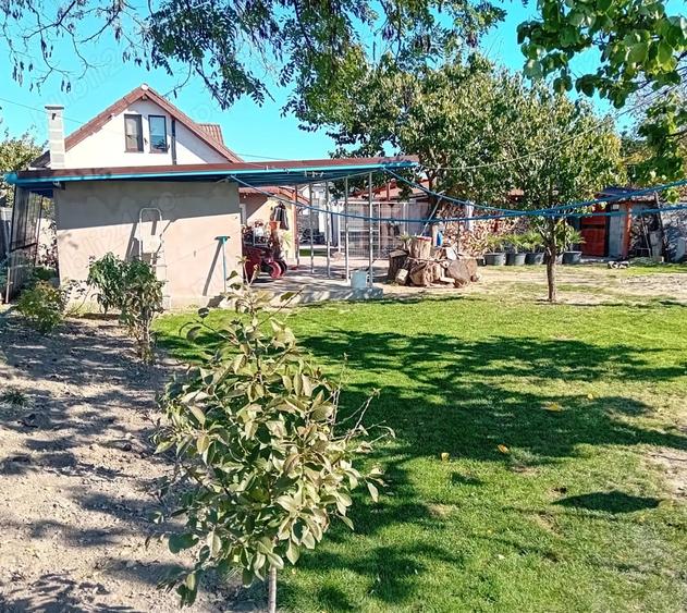 Casă cu 4 camere cu Teren 1350 Mp în Vărșand