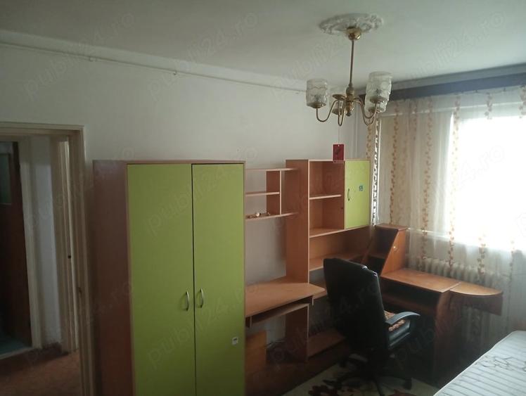 Apartament cu 3 camere semidecomandat în Drumul Taberei