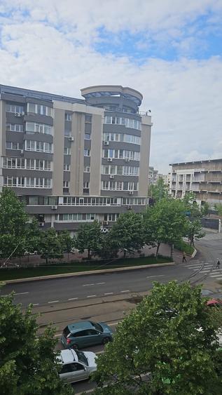 Birou, de 60 mp, în P-ța Sfânta Vineri