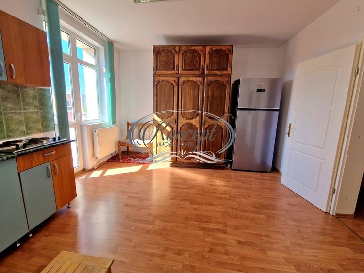 Apartament cu 3 camere semidecomandat, mobilat în Gheorgheni