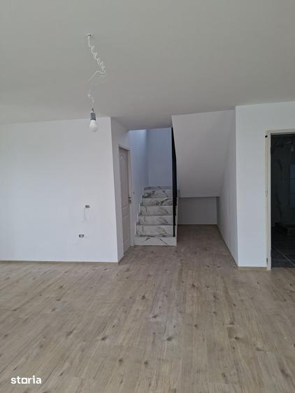 Casă cu 5 camere cu Teren 350 Mp în Central