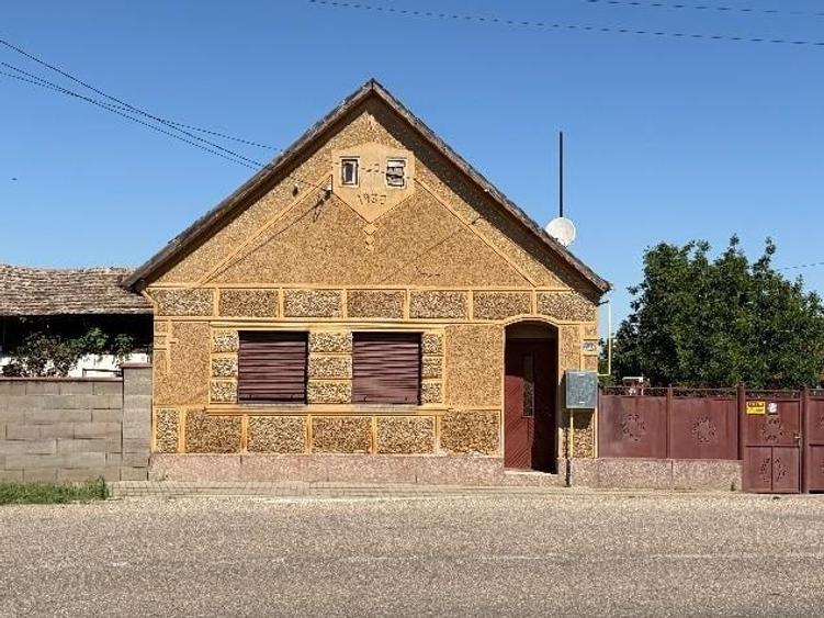 Casă individuală cu 3 camere cu Teren 1034 Mp în Vinga