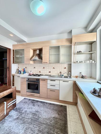 Apartament cu 3 camere decomandat, mobilat în Primăverii