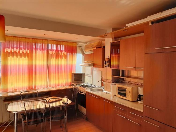 Apartament cu 2 camere decomandat, mobilat în Ultracentral