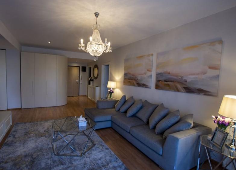 Apartament cu 3 camere decomandat, mobilat în Iancu Nicolae