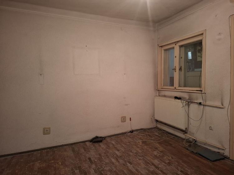 Casă individuală cu 6 camere cu Canalizare în P-ța Alba Iulia
