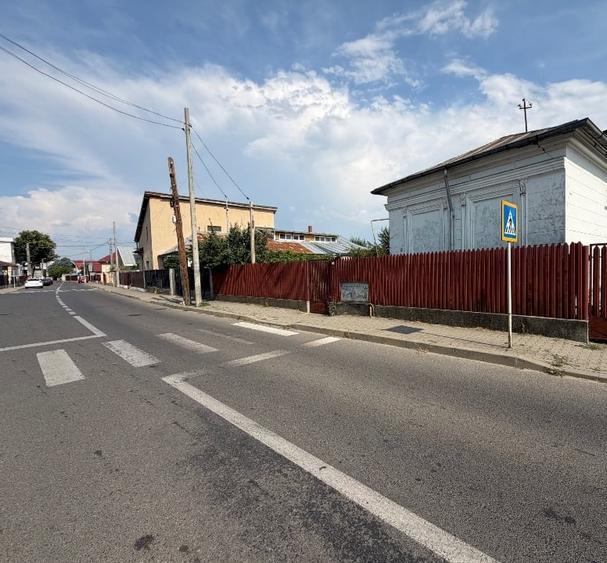Casă individuală cu 3 camere cu Canalizare în Central