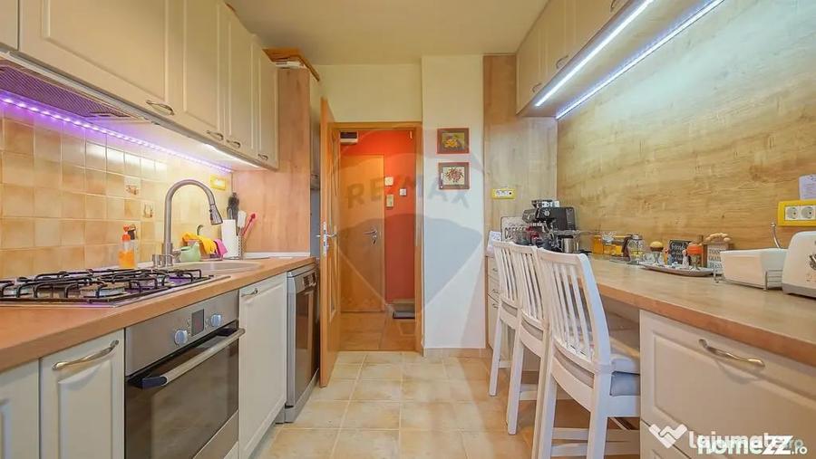 Apartament cu 3 camere decomandat în Răcădău