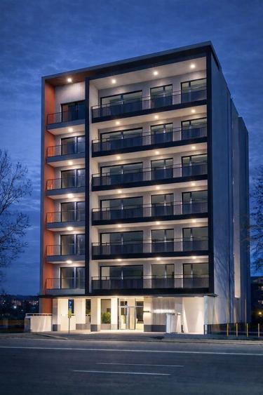 Apartament cu 3 camere decomandat în Delfinariu