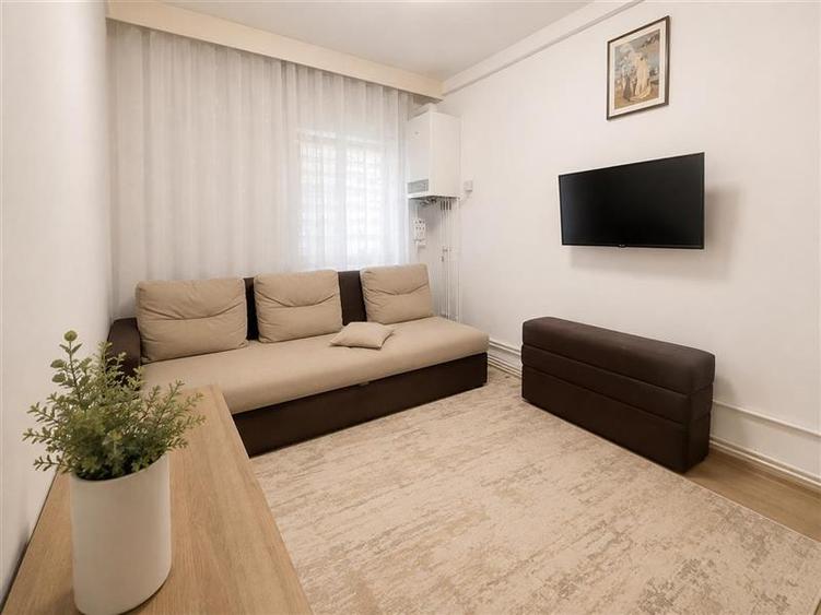 Apartament cu 3 camere decomandat, mobilat în Răcădău
